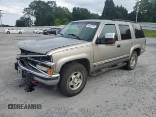 2000 Chevrolet Tahoe Z71 с VIN 1GNEK13R7YR189177, выставлен на аукционе Copart как лот 56830725 с пробегом 308 270 миль миль и Списание • Salvage title. История ставок и продаж доступна на DreamBid. Изображение 1.