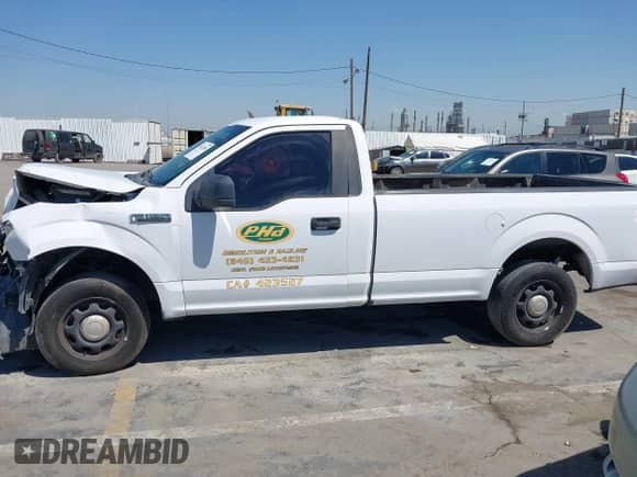 2018 Ford F-150 XL z VIN 1FTMF1CB2JKC34648, wystawiony jako IAAI lot #43102300 z przebiegiem 85 064 mil mil oraz . Historia ofert i sprzedaży dostępna na DreamBid. Obrazek 14.