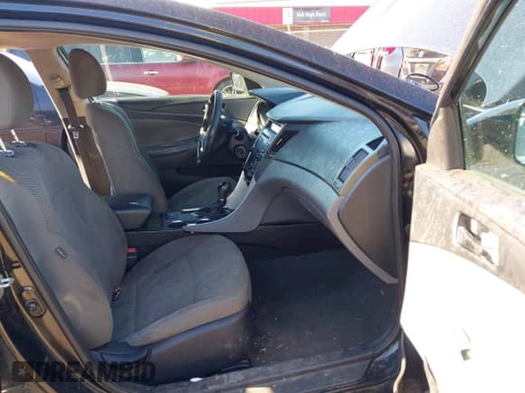 2013 Hyundai Sonata GLS z VIN 5NPEB4AC0DH662704, wystawiony jako IAAI lot #43083972 z przebiegiem 207 226 mil mil oraz . Historia ofert i sprzedaży dostępna na DreamBid. Obrazek 5.