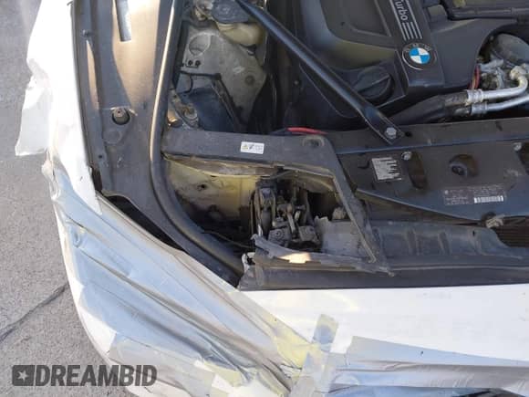 2014 BMW 5 Series 535i с VIN WBA5B1C59ED484177, выставлен на аукционе IAAI как лот 43442810 с пробегом 251 950 миль миль и . История ставок и продаж доступна на DreamBid. Изображение 17.