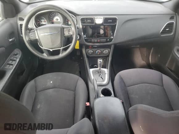 2014 Chrysler 200 LX with VIN 1C3CCBAB3EN123886, listed as a Copart auction lot 86215785 with 118,532 mi miles and Clean title. Bid and sale history available at DreamBid. Image 8.