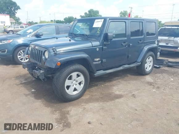 2007 Jeep Wrangler Unlimited Sahara z VIN 1J4GA591X7L117415, wystawiony jako IAAI lot #42509979 z przebiegiem 96 192 mil mil oraz . Historia ofert i sprzedaży dostępna na DreamBid. Obrazek 19.