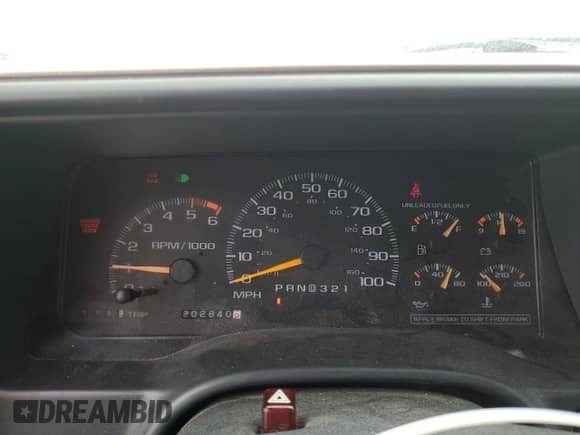 1996 Chevrolet Suburban с VIN 1GNFK16R5TJ316550, выставлен на аукционе Copart как лот 56913175 с пробегом 202 840 миль миль и Чистый • Clean title. История ставок и продаж доступна на DreamBid. Изображение 9.