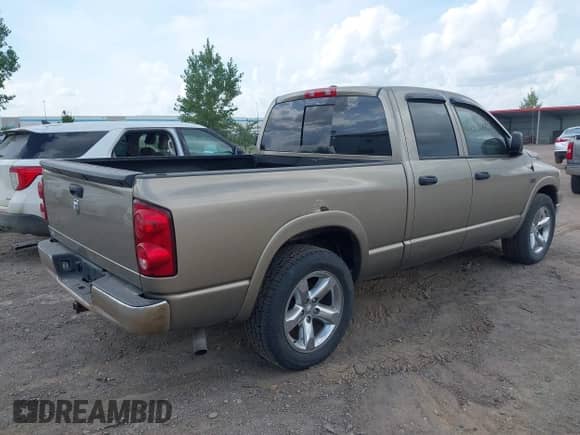 2008 Dodge 1500 SLT z VIN 1D7HA18298J219126, wystawiony jako IAAI lot #43127389 z przebiegiem 189 912 mil mil oraz . Historia ofert i sprzedaży dostępna na DreamBid. Obrazek 4.