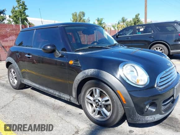 2013 MINI Hardtop with VIN WMWSU3C52DT687117, listed as a IAAI auction lot 43461707 with 121,413 mi miles and . Bid and sale history available at DreamBid. Image 1.
