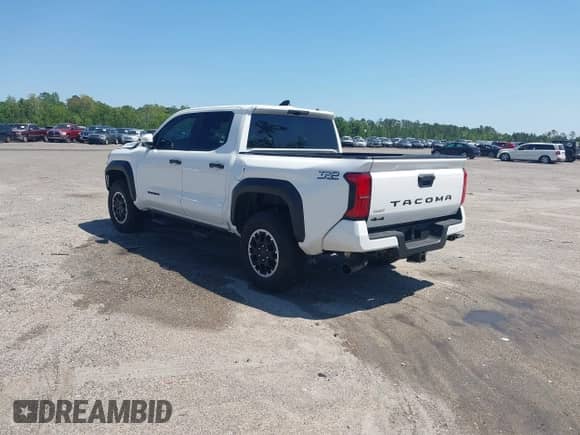 2024 Toyota Tacoma SR5 with VIN 3TYLB5JNXRT041930, listed as a IAAI auction lot 41090783 with 1,237 mi miles and . Bid and sale history available at DreamBid. Image 3.