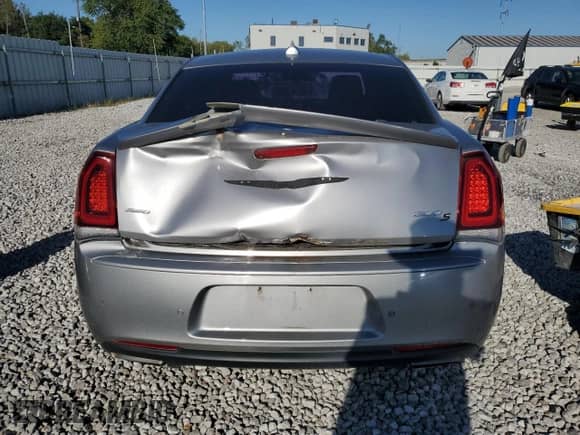 2015 Chrysler 300 S с VIN 2C3CCAGG9FH814430, выставлен на аукционе Copart как лот 71811745 с пробегом 157 422 миль миль и Списание • Salvage title. История ставок и продаж доступна на DreamBid. Изображение 6.