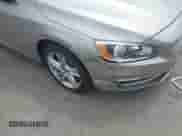 2015 Volvo S60 T5 Premier с VIN YV1612TB9F1302898, выставлен на аукционе IAAI как лот 42616685 с пробегом 34 446 миль миль и . История ставок и продаж доступна на DreamBid. Изображение 6.