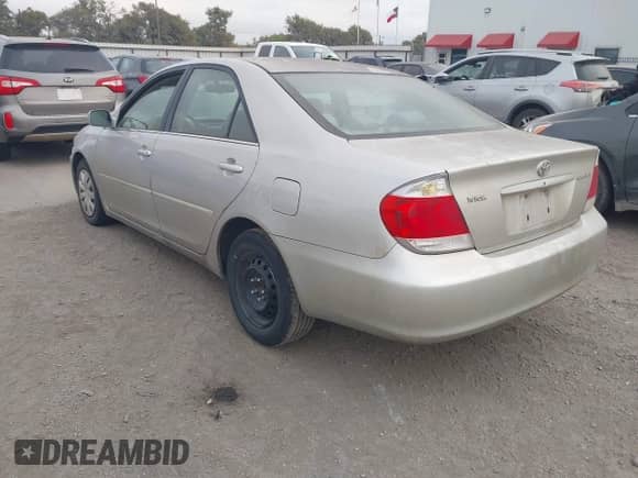 2005 Toyota Camry STD with VIN 4T1BE32K05U527400, listed as a IAAI auction lot 43530754 with 195,265 mi miles and . Bid and sale history available at DreamBid. Image 3.