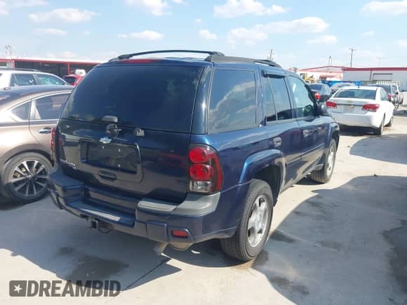 2007 Chevrolet TrailBlazer LS with VIN 1GNDS13S372272532, listed as a IAAI auction lot 43350429 with 175,275 mi miles and . Bid and sale history available at DreamBid. Image 4.