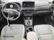 2022 Hyundai Kona Limited z VIN KM8K5CA33NU845456, wystawiony jako Copart lot #67202805 z przebiegiem 42 739 mil mil oraz Szkoda całkowita • Salvage title. Historia ofert i sprzedaży dostępna na DreamBid. Obrazek 8.