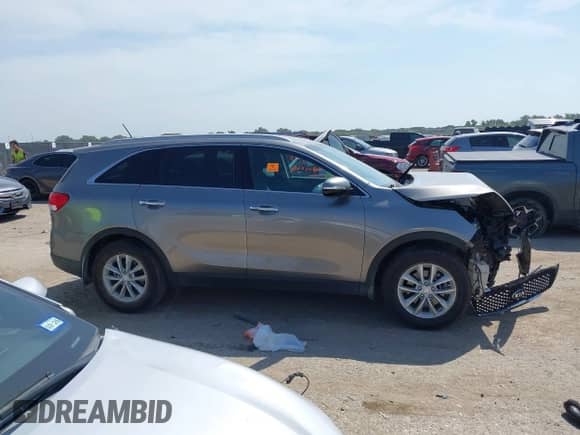 2017 Kia Sorento LX z VIN 5XYPG4A35HG257963, wystawiony jako IAAI lot #43105032 z przebiegiem 103 488 mil mil oraz . Historia ofert i sprzedaży dostępna na DreamBid. Obrazek 12.