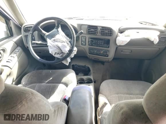 1999 Chevrolet Blazer LS z VIN 1GNCS13W3X2174681, wystawiony jako Copart lot #51832365 z przebiegiem 209 536 mil mil oraz Szkoda całkowita • Salvage title. Historia ofert i sprzedaży dostępna na DreamBid. Obrazek 8.