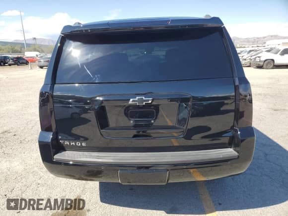 2020 Chevrolet Tahoe LS z VIN 1GNSCAKC1LR189763, wystawiony jako Copart lot #71305905 z przebiegiem 68 205 mil mil oraz Szkoda całkowita • Salvage title. Historia ofert i sprzedaży dostępna na DreamBid. Obrazek 6.