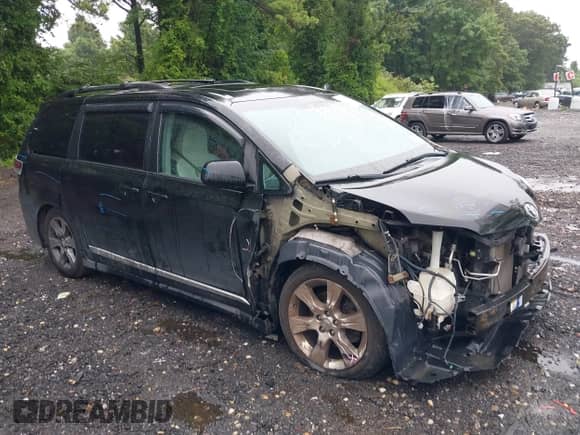 2012 Toyota Sienna SE with VIN 5TDXK3DCXCS179776, listed as a IAAI auction lot 42586784 with 165,919 mi miles and . Bid and sale history available at DreamBid. Image 14.