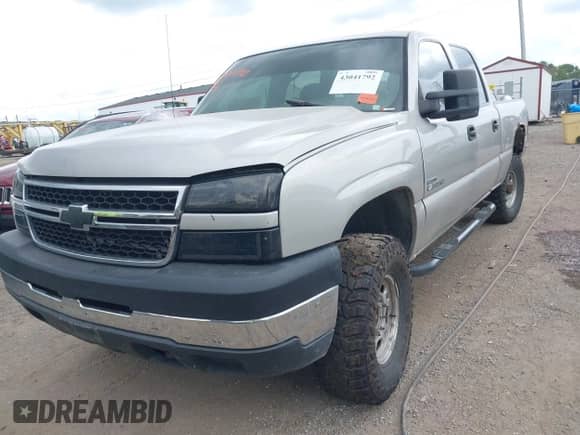 2006 Chevrolet Silverado 2500HD LT3 с VIN 1GCHK23D56F212065, выставлен на аукционе IAAI как лот 43041792 с пробегом 206 281 миль миль и . История ставок и продаж доступна на DreamBid. Изображение 17.