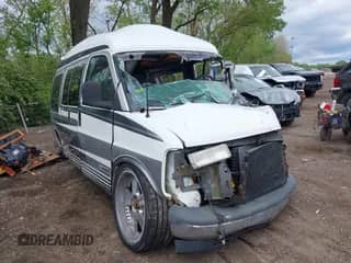 1998 Chevrolet Express Cargo YF7 z VIN 1GBFG15R6W1098431, wystawiony jako IAAI lot #42198078 z przebiegiem 237 713 mil mil oraz . Historia ofert i sprzedaży dostępna na DreamBid. Obrazek 1.