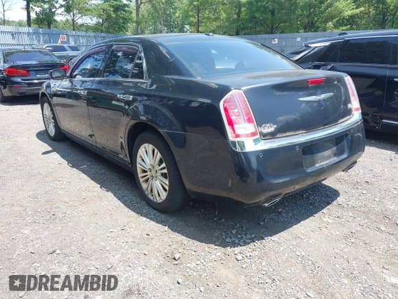 2013 Chrysler 300 C z VIN 2C3CCAKT3DH641201, wystawiony jako IAAI lot #42663032 z przebiegiem 169 067 mil mil oraz . Historia ofert i sprzedaży dostępna na DreamBid. Obrazek 3.