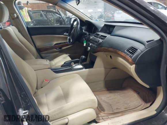 2011 Honda Accord EX z VIN 1HGCP3F74BA002167, wystawiony jako IAAI lot #41792966 z przebiegiem 72 635 mil mil oraz . Historia ofert i sprzedaży dostępna na DreamBid. Obrazek 5.