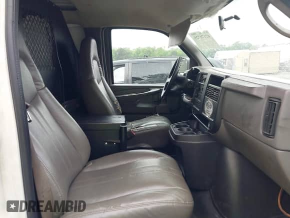 2006 Chevrolet Express Cargo с VIN 1GCFG15X261206862, выставлен на аукционе IAAI как лот 42170725 с пробегом 327 261 миль миль и . История ставок и продаж доступна на DreamBid. Изображение 5.