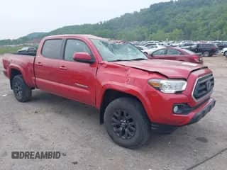 2021 Toyota Tacoma SR5 z VIN 3TYDZ5BN1MT002232, wystawiony jako IAAI lot #42374170 z przebiegiem 16 465 mil mil oraz . Historia ofert i sprzedaży dostępna na DreamBid. Obrazek 1.