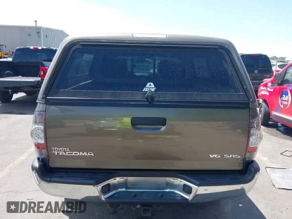 2011 Toyota Tacoma z VIN 5TFUU4EN2BX007348, wystawiony jako IAAI lot #42586042 z przebiegiem 47 227 mil mil oraz . Historia ofert i sprzedaży dostępna na DreamBid. Obrazek 16.