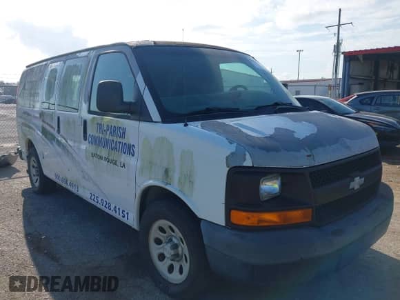 2009 Chevrolet Express Cargo z VIN 1GCFG15X791101125, wystawiony jako IAAI lot #43004985 z przebiegiem 118 124 mil mil oraz . Historia ofert i sprzedaży dostępna na DreamBid. Obrazek 1.