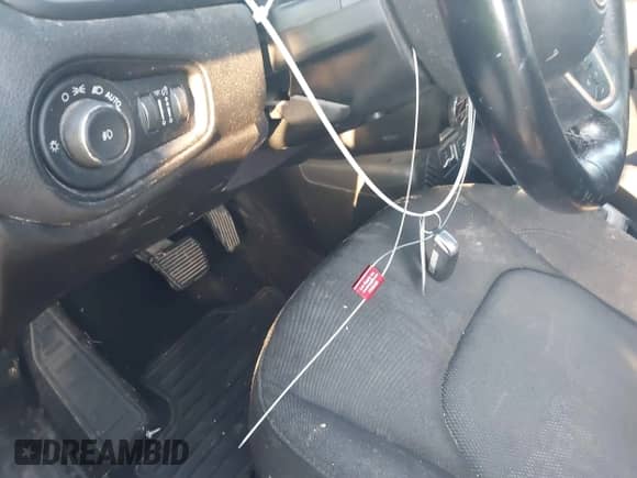 2017 Jeep Renegade Latitude с VIN ZACCJABB3HPG31328, выставлен на аукционе IAAI как лот 43000256 с пробегом 84 029 миль миль и . История ставок и продаж доступна на DreamBid. Изображение 11.