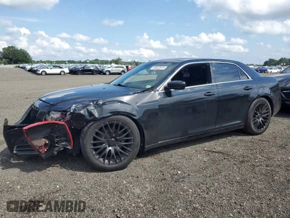 2012 Chrysler 300 S z VIN 2C3CCABG8CH198559, wystawiony jako Copart lot #63822875 z przebiegiem 146 873 mil mil oraz Szkoda całkowita • Salvage title. Historia ofert i sprzedaży dostępna na DreamBid. Obrazek 1.