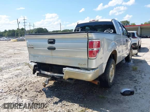 2011 Ford F-150 XL z VIN 1FTFX1CF5BFB58359, wystawiony jako IAAI lot #43329905 z przebiegiem 250 378 mil mil oraz . Historia ofert i sprzedaży dostępna na DreamBid. Obrazek 6.