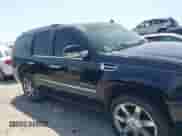 2011 Cadillac Escalade Premium z VIN 1GYS3CEF2BR129509, wystawiony jako IAAI lot #42030385 z przebiegiem 232 818 mil mil oraz . Historia ofert i sprzedaży dostępna na DreamBid. Obrazek 13.