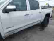 2014 GMC Sierra 1500 Denali z VIN 3GTU2WEJ8EG553336, wystawiony jako IAAI lot #43521471 z przebiegiem 177 785 mil mil oraz . Historia ofert i sprzedaży dostępna na DreamBid. Obrazek 6.