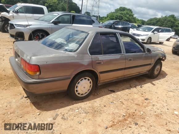 1993 Honda Accord z VIN 1HGCB7656PA061216, wystawiony jako Copart lot #57773815 z przebiegiem 272 136 mil mil oraz Szkoda całkowita • Salvage title. Historia ofert i sprzedaży dostępna na DreamBid. Obrazek 3.