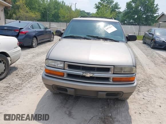 2000 Chevrolet Blazer LS с VIN 1GNCS18W8YK215154, выставлен на аукционе IAAI как лот 42072814 с пробегом 176 064 миль миль и . История ставок и продаж доступна на DreamBid. Изображение 6.