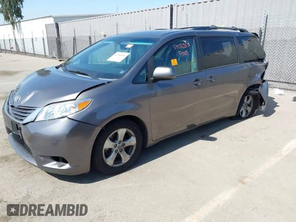 2016 Toyota Sienna LE AAS с VIN 5TDKK3DC1GS716759, выставлен на аукционе IAAI как лот 42541056 с пробегом 127 166 миль миль и . История ставок и продаж доступна на DreamBid. Изображение 17.