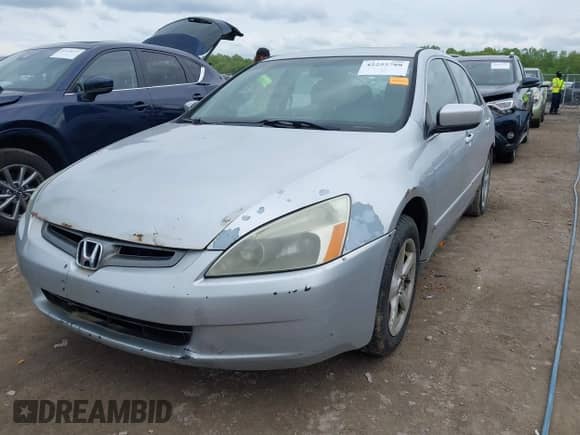 2005 Honda Accord LX с VIN 1HGCM55455A172084, выставлен на аукционе IAAI как лот 42252788 с пробегом 262 352 миль миль и . История ставок и продаж доступна на DreamBid. Изображение 18.