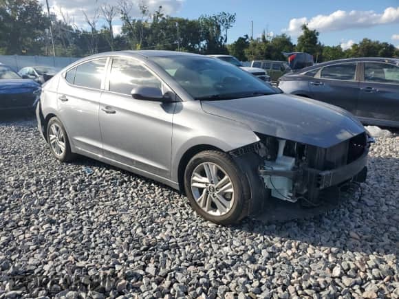 2019 Hyundai Elantra SEL z VIN KMHD84LF5KU833544, wystawiony jako Copart lot #87012225 z przebiegiem 61 724 mil mil oraz Nie do naprawy • Non repairable. Historia ofert i sprzedaży dostępna na DreamBid. Obrazek 4.