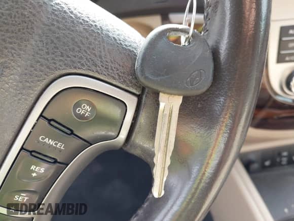 2012 Hyundai Santa Fe Limited с VIN 5XYZK3AB0CG103260, выставлен на аукционе IAAI как лот 43208403 с пробегом 161 125 миль миль и . История ставок и продаж доступна на DreamBid. Изображение 11.