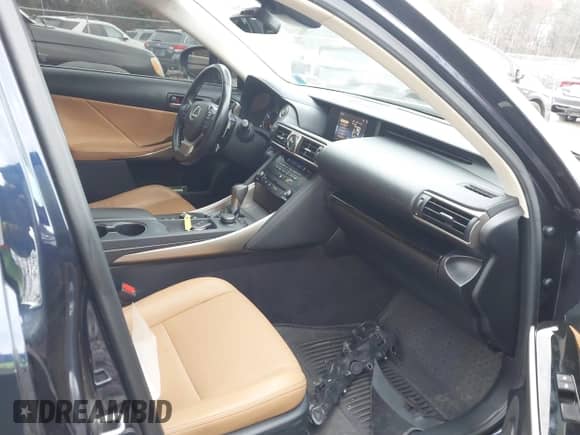 2018 Lexus IS 300 z VIN JTHC81D25J5033053, wystawiony jako IAAI lot #40852465 z przebiegiem 77 892 mil mil oraz . Historia ofert i sprzedaży dostępna na DreamBid. Obrazek 5.