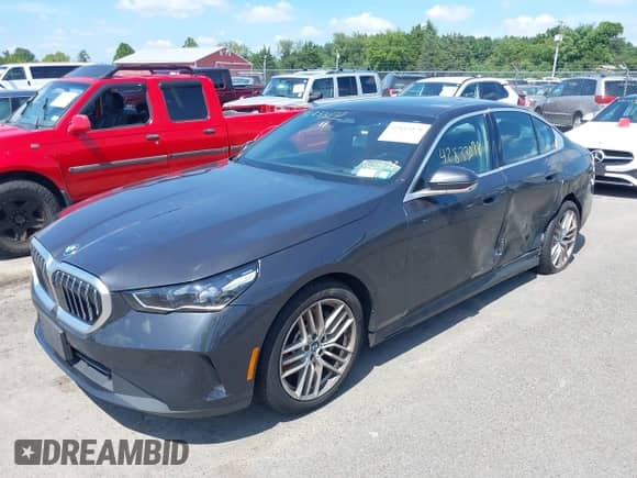 2024 BMW 5 Series 530i xDrive с VIN WBA53FJ09RCR00872, выставлен на аукционе IAAI как лот 42833078 с пробегом 28 602 миль миль и . История ставок и продаж доступна на DreamBid. Изображение 17.