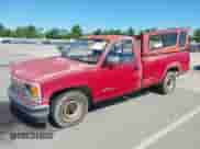 1988 Chevrolet Silverado 2500 z VIN 1GCFC24H6JZ151273, wystawiony jako IAAI lot #42625042 z przebiegiem 87 026 mil mil oraz . Historia ofert i sprzedaży dostępna na DreamBid. Obrazek 2.