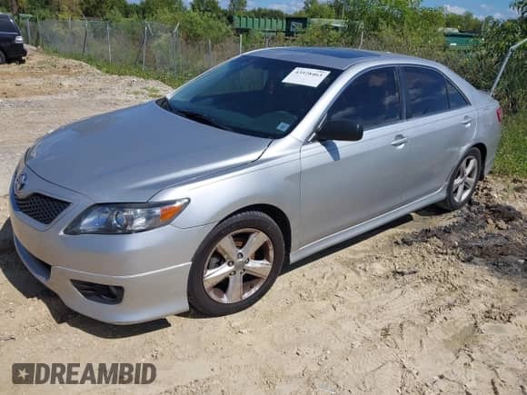 2011 Toyota Camry LE z VIN 4T1BF3EK8BU122633, wystawiony jako IAAI lot #43528463 z przebiegiem 188 058 mil mil oraz . Historia ofert i sprzedaży dostępna na DreamBid. Obrazek 2.