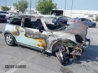 2012 MINI Hardtop z VIN WMWSU3C55CT254115, wystawiony jako IAAI lot #42643561 z przebiegiem Nie podano mil oraz . Historia ofert i sprzedaży dostępna na DreamBid. Obrazek 1.
