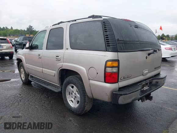 2004 Chevrolet Tahoe LS z VIN 1GNEK13Z04J289775, wystawiony jako IAAI lot #42225661 z przebiegiem 236 816 mil mil oraz . Historia ofert i sprzedaży dostępna na DreamBid. Obrazek 3.