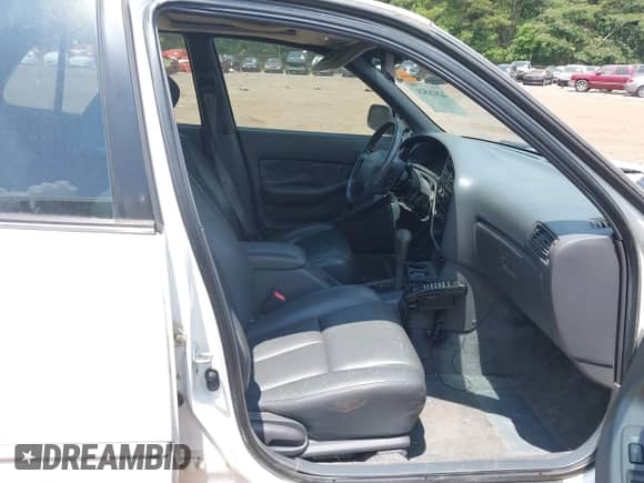 1993 Toyota Camry с VIN 4T1VK13E0PU051364, выставлен на аукционе IAAI как лот 42424824 с пробегом 126 476 миль миль и . История ставок и продаж доступна на DreamBid. Изображение 5.