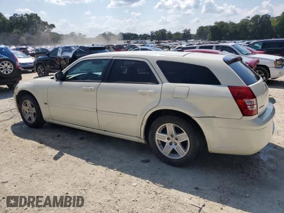 2005 Dodge Magnum SE with VIN 2D4FV48V45H647770, listed as a Copart auction lot 72318254 with 189,772 mi miles and Salvage title. Bid and sale history available at DreamBid. Image 2.