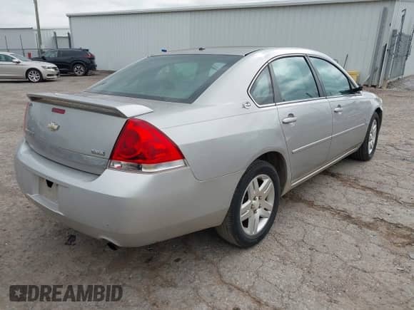2008 Chevrolet Impala LT с VIN 2G1WC583289206816, выставлен на аукционе IAAI как лот 42128565 с пробегом 111 520 миль миль и . История ставок и продаж доступна на DreamBid. Изображение 4.