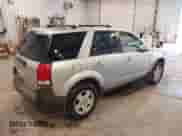 2005 Saturn VUE z VIN 5GZCZ63415S808551, wystawiony jako IAAI lot #42557004 z przebiegiem 234 814 mil mil oraz . Historia ofert i sprzedaży dostępna na DreamBid. Obrazek 4.