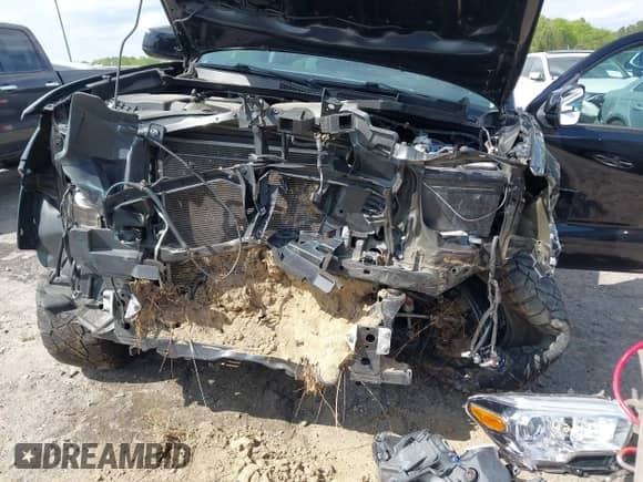 2021 Toyota Tacoma SR5 z VIN 5TFDZ5BN2MX064938, wystawiony jako IAAI lot #42013109 z przebiegiem 40 620 mil mil oraz . Historia ofert i sprzedaży dostępna na DreamBid. Obrazek 6.