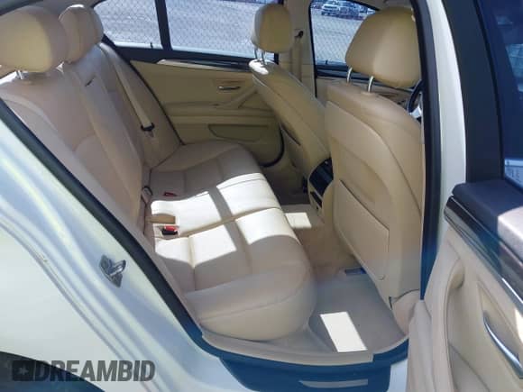 2015 BMW 5 Series 535i с VIN WBA5B1C57FD918419, выставлен на аукционе IAAI как лот 42750726 с пробегом 224 459 миль миль и . История ставок и продаж доступна на DreamBid. Изображение 8.